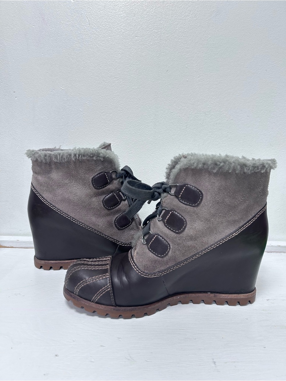 UGG Women’s Alasdair Waterproof Wedge Ankle Boots Brown Leather Suede  Size 8